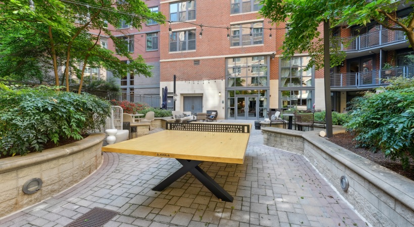 Landscaped Courtyard with grills & game